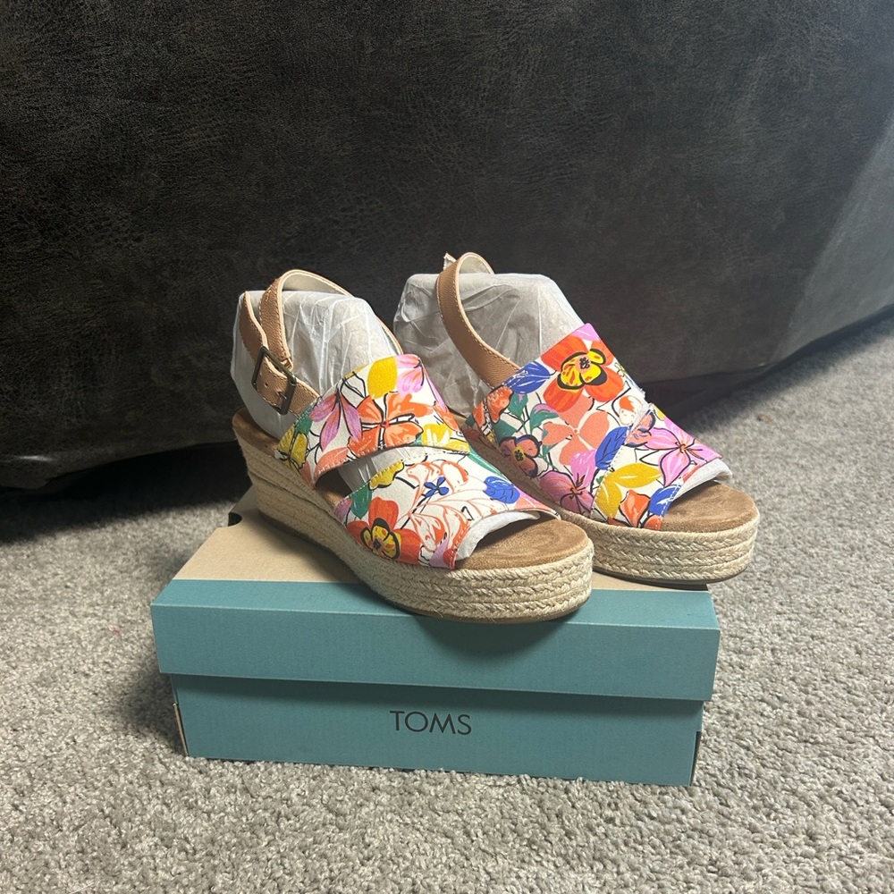 Toms Women's Vibrant Floral Espadrilles